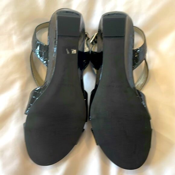 Walking Cradles Black Strappy Sandals. NEW - Picture 4 of 7